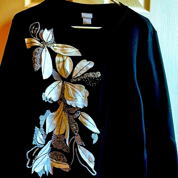 This is an absolutely beautiful blouse never worn. - Picture 1 of 2